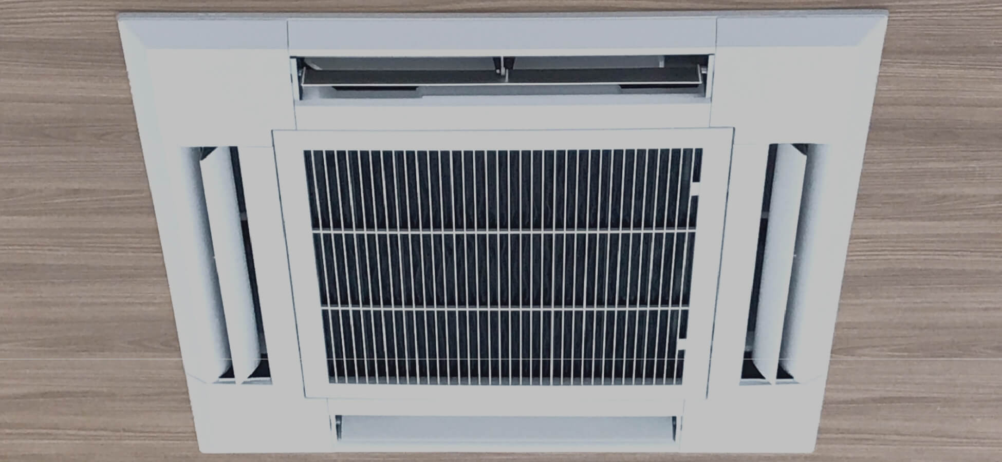 大阪の業務用エアコンクリーニングで天井カセットエアコンを分解洗浄して空気環境を改善する施工イメージ